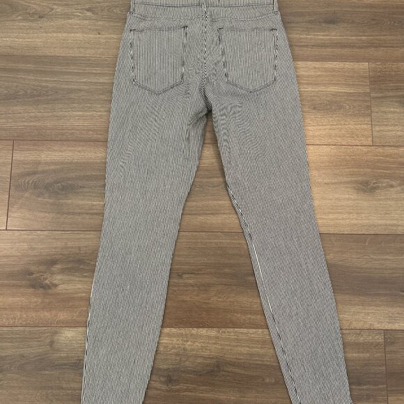 GAP Women's Pinstripe Skinny Jeans - Size 26 - Like New - Picture 2 of 9
